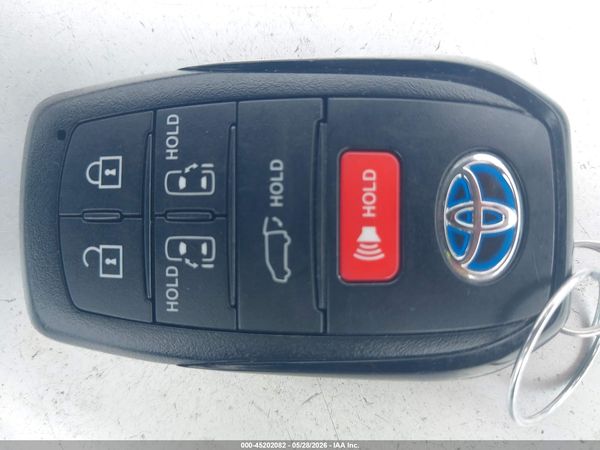 2025 TOYOTA SIENNA XSE