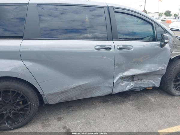 2025 TOYOTA SIENNA XSE