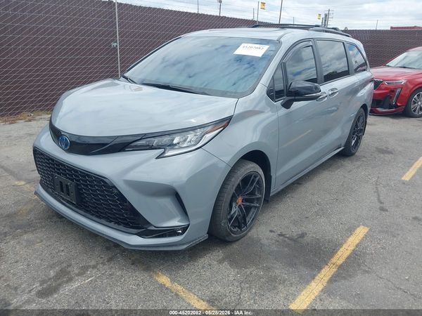 2025 TOYOTA SIENNA XSE