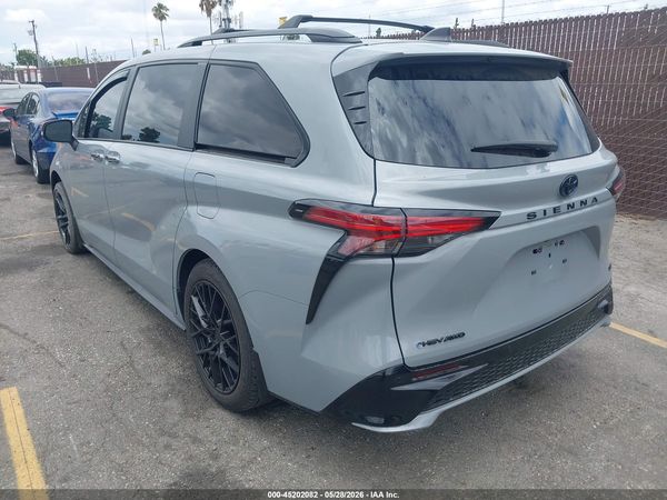 2025 TOYOTA SIENNA XSE