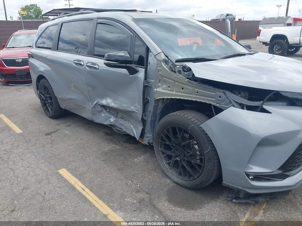 2025 TOYOTA SIENNA XSE