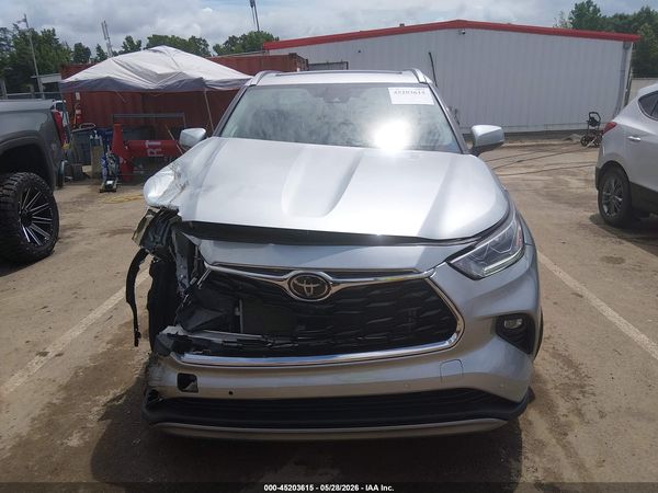 2022 TOYOTA HIGHLANDER PLATINUM