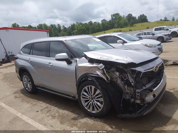 2022 TOYOTA HIGHLANDER PLATINUM
