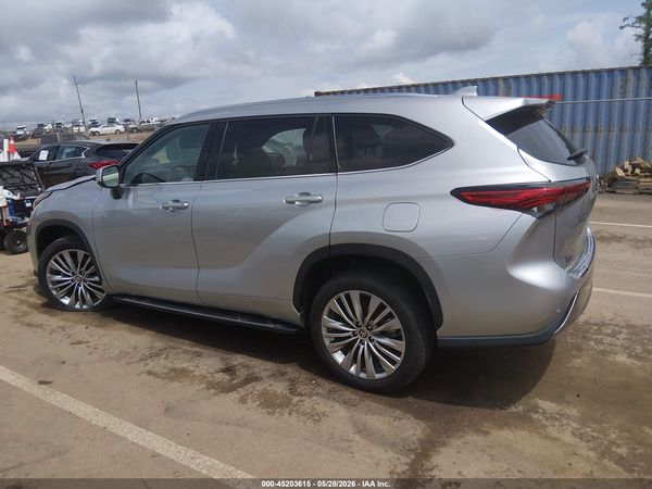 2022 TOYOTA HIGHLANDER PLATINUM
