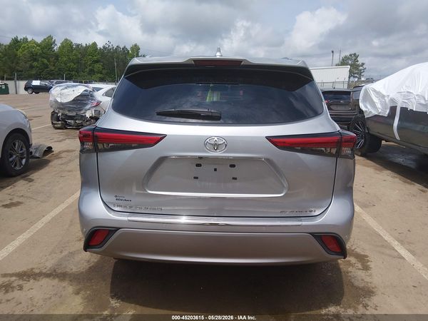 2022 TOYOTA HIGHLANDER PLATINUM