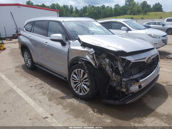 2022 TOYOTA HIGHLANDER PLATINUM