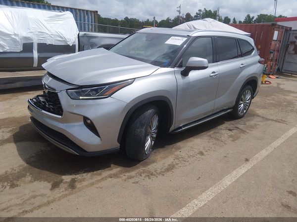 2022 TOYOTA HIGHLANDER PLATINUM