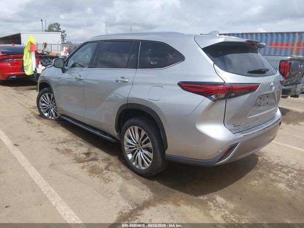 2022 TOYOTA HIGHLANDER PLATINUM