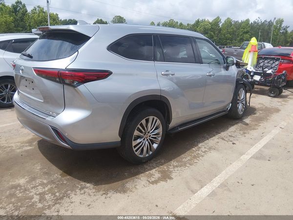2022 TOYOTA HIGHLANDER PLATINUM