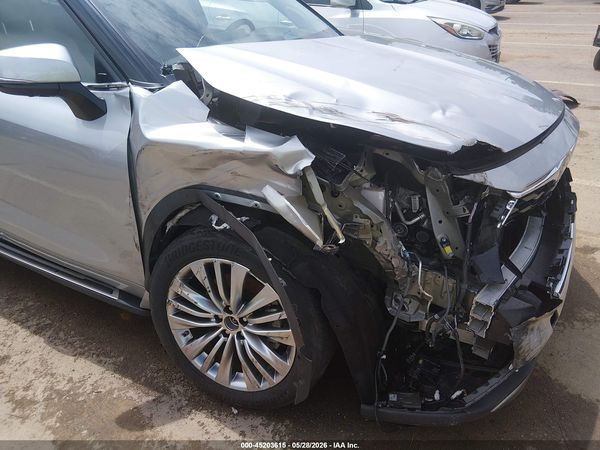 2022 TOYOTA HIGHLANDER PLATINUM
