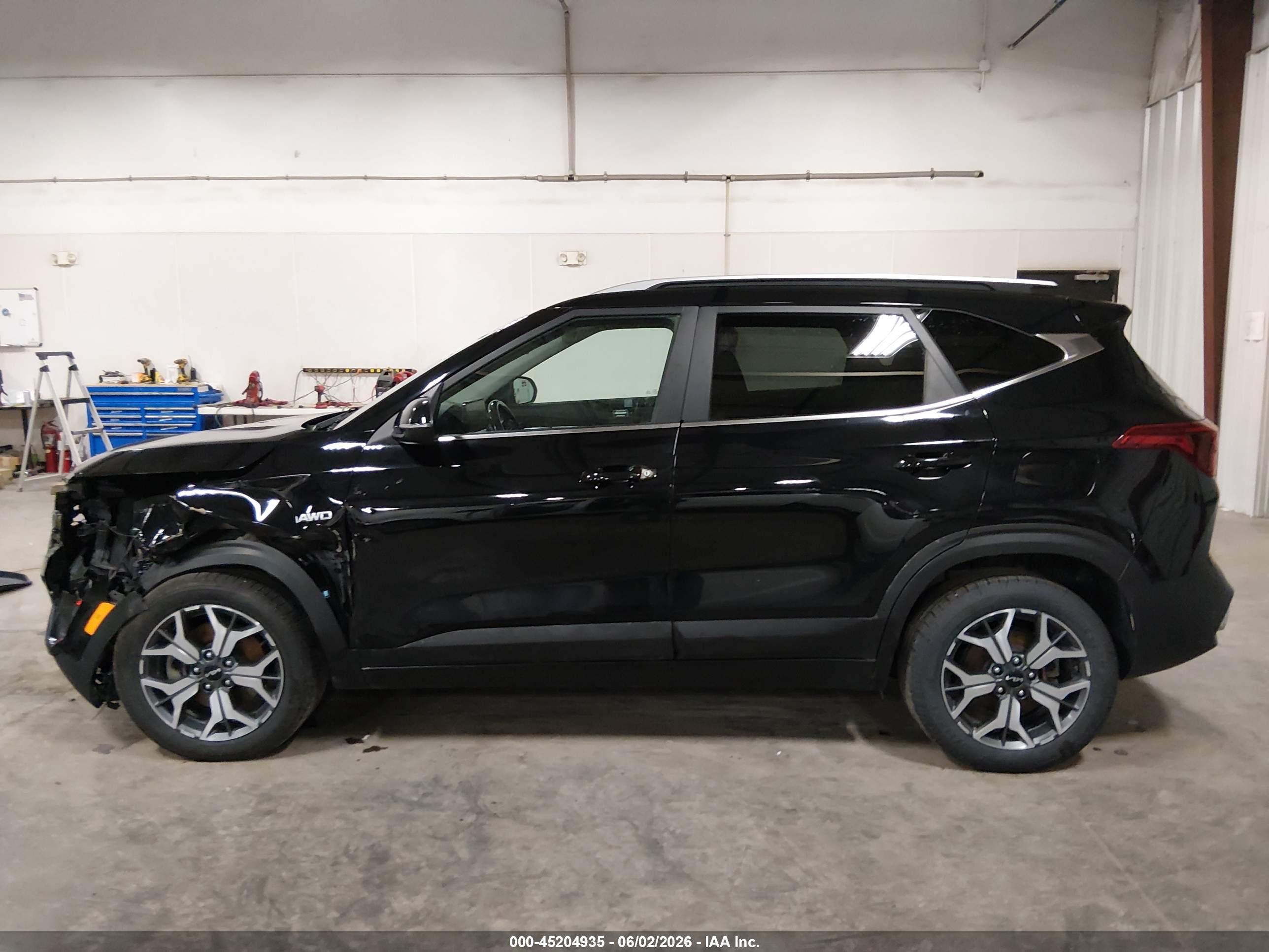 2023 KIA SELTOS EX