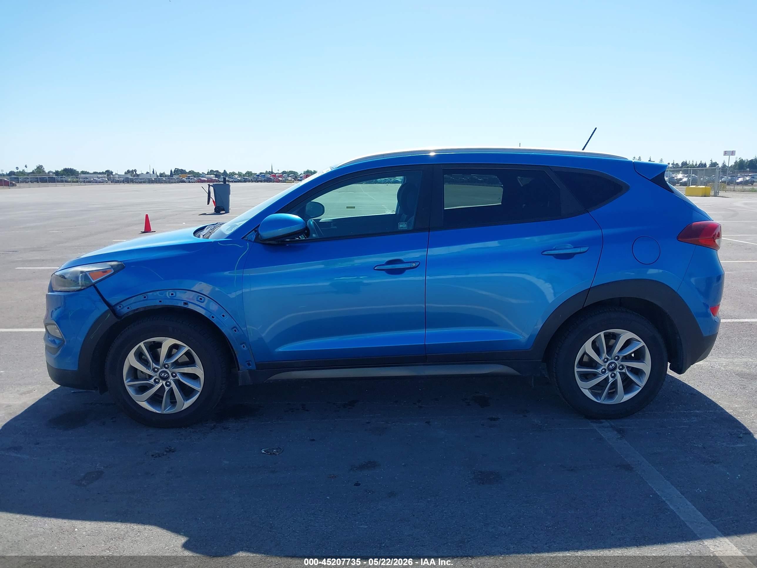 2016 HYUNDAI TUCSON SE