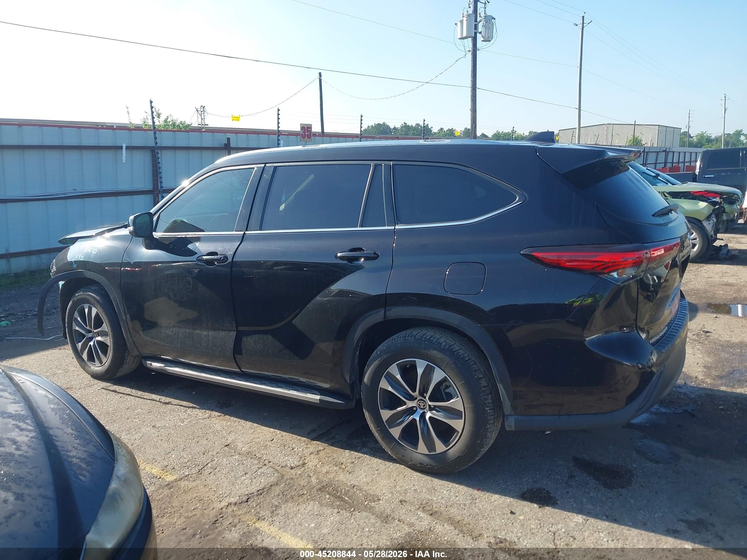2021 TOYOTA HIGHLANDER XLE