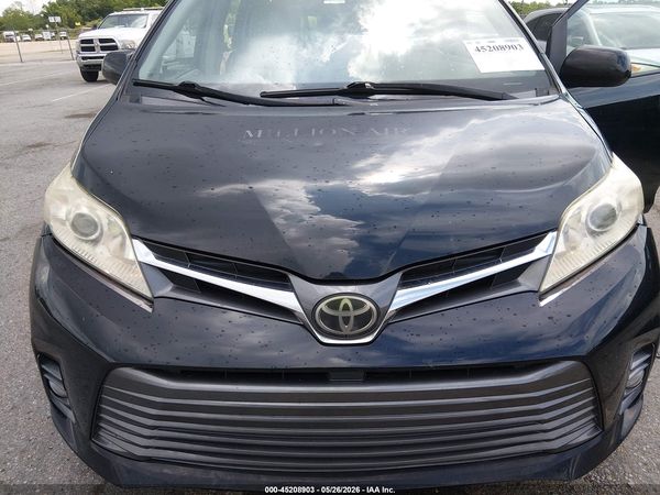 2018 TOYOTA SIENNA XLE 8 PASSENGER