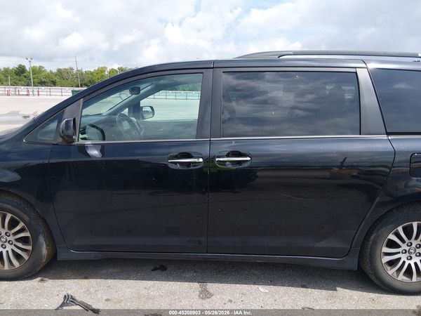 2018 TOYOTA SIENNA XLE 8 PASSENGER