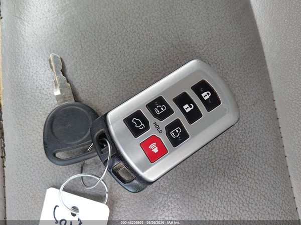 2018 TOYOTA SIENNA XLE 8 PASSENGER