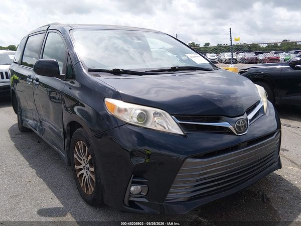 2018 TOYOTA SIENNA XLE 8 PASSENGER