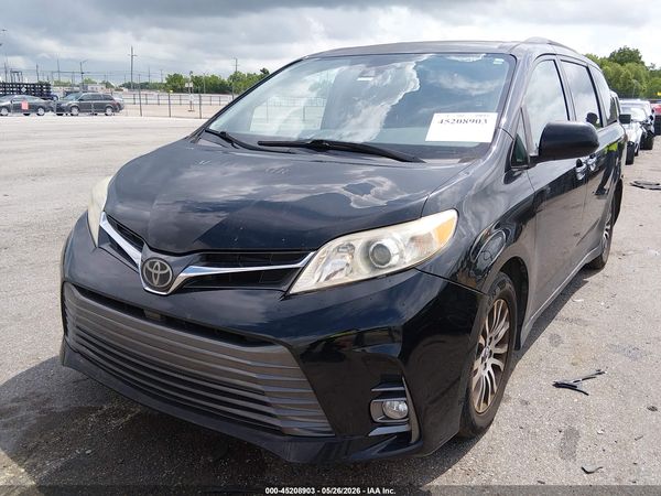 2018 TOYOTA SIENNA XLE 8 PASSENGER