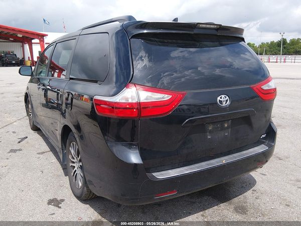 2018 TOYOTA SIENNA XLE 8 PASSENGER