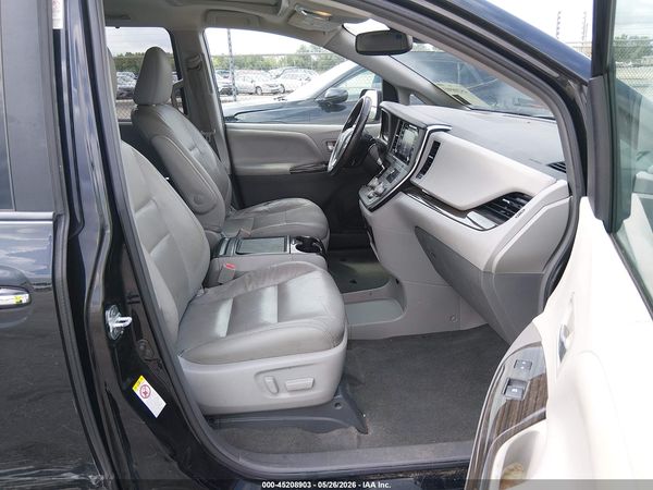 2018 TOYOTA SIENNA XLE 8 PASSENGER