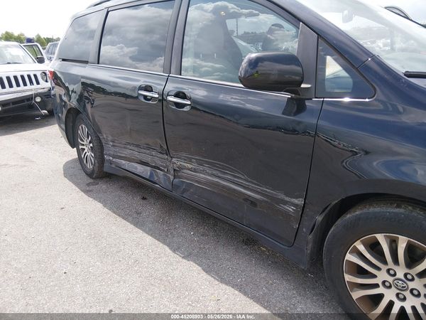 2018 TOYOTA SIENNA XLE 8 PASSENGER