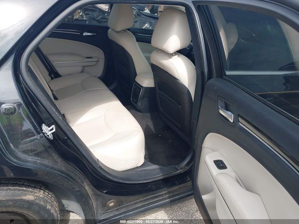 2015 CHRYSLER 300 LIMITED — I8