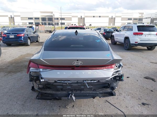 2025 HYUNDAI ELANTRA SE