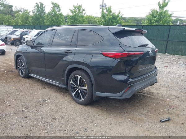 2021 TOYOTA HIGHLANDER XSE