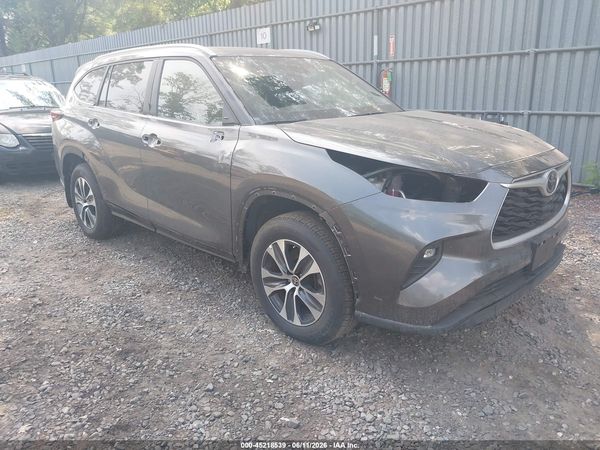 2024 TOYOTA HIGHLANDER XLE