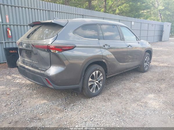 2024 TOYOTA HIGHLANDER XLE