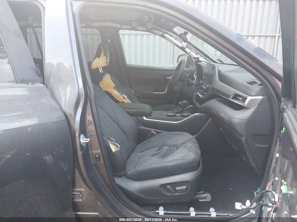 2024 TOYOTA HIGHLANDER XLE