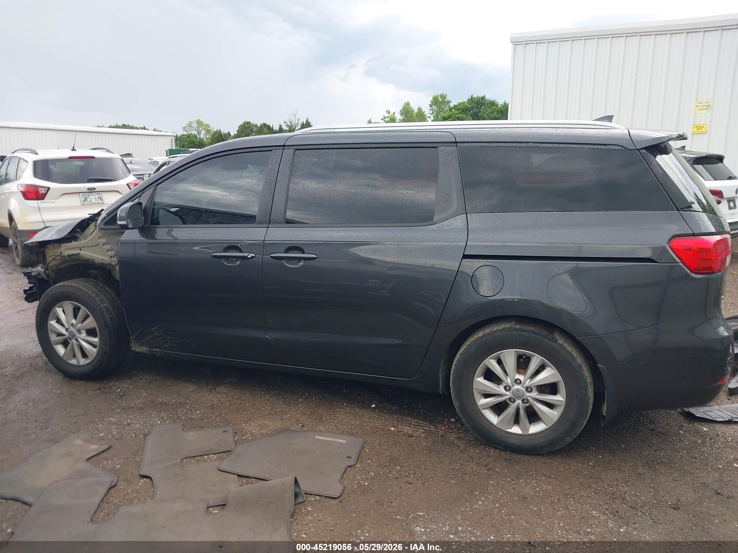 2016 KIA SEDONA LX
