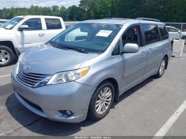 2015 TOYOTA SIENNA — I2