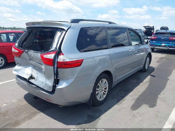 2015 TOYOTA SIENNA XLE 8 PASSENGER — I4