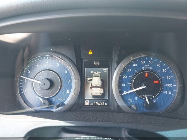 2015 TOYOTA SIENNA XLE 8 PASSENGER — I7