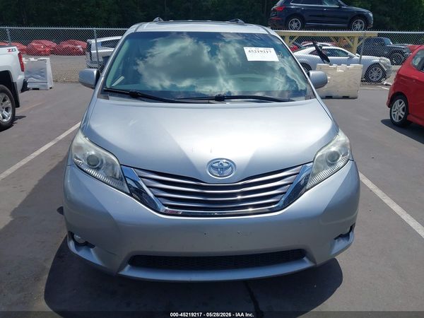 2015 TOYOTA SIENNA XLE 8 PASSENGER — I115