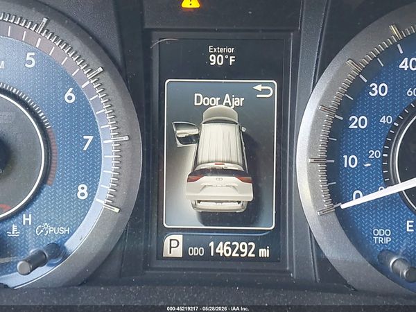 2015 TOYOTA SIENNA XLE 8 PASSENGER — I118