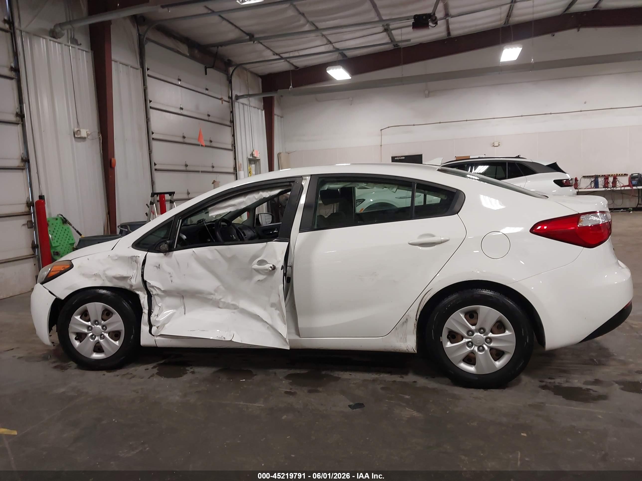2016 KIA FORTE LX
