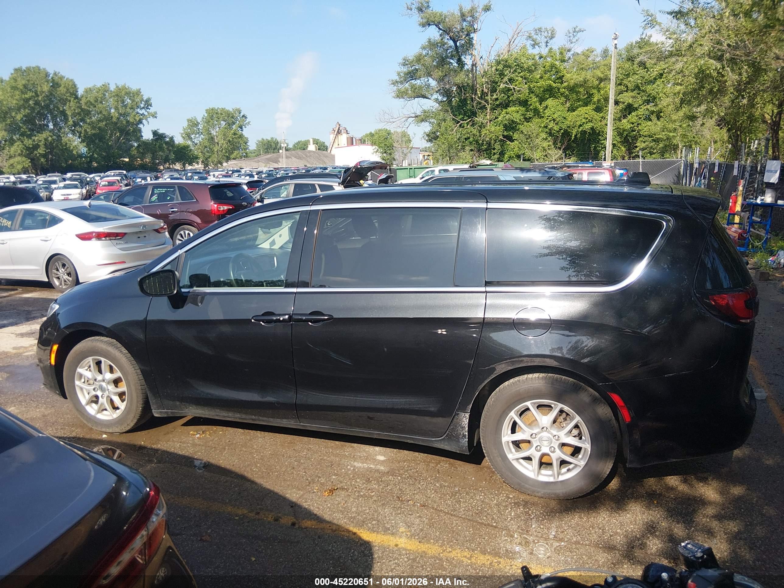 2023 CHRYSLER PACIFICA TOURING L