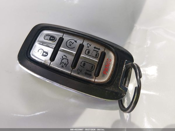 2023 CHRYSLER VOYAGER LX