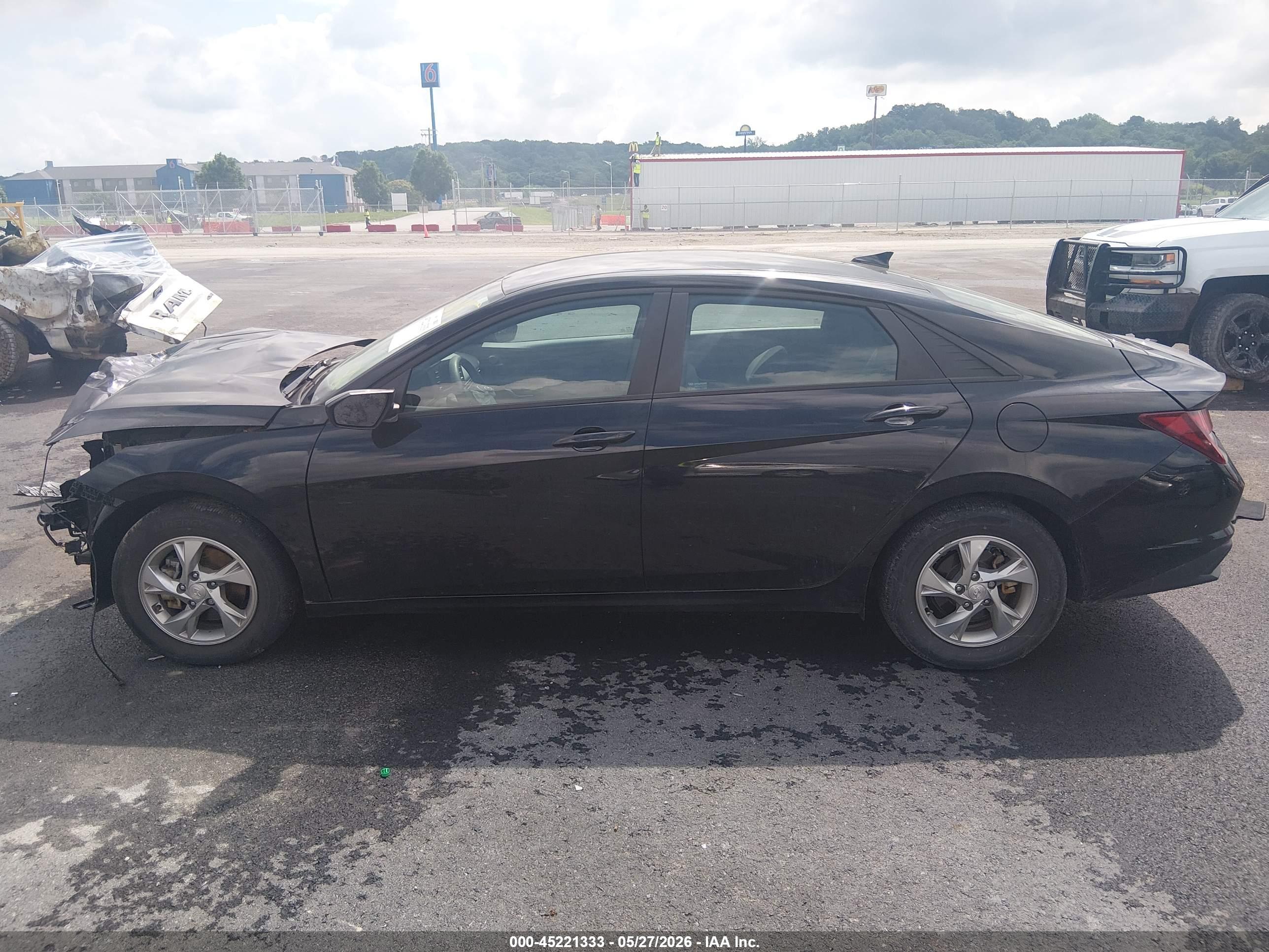 2023 HYUNDAI ELANTRA SE