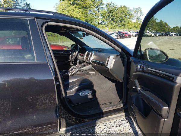 2012 PORSCHE CAYENNE