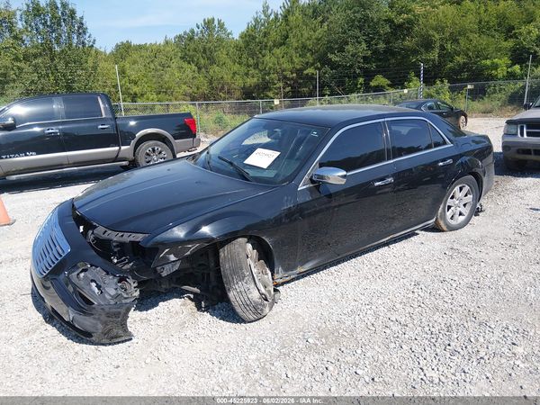 2013 CHRYSLER 300 — I2