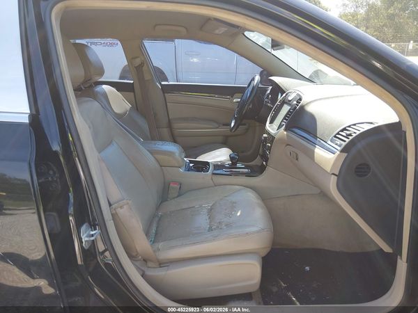 2013 CHRYSLER 300 MOTOWN — I5