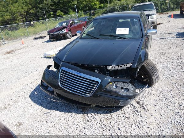 2013 CHRYSLER 300 MOTOWN — I6