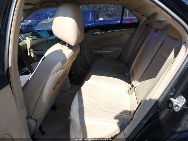 2013 CHRYSLER 300 MOTOWN — I8