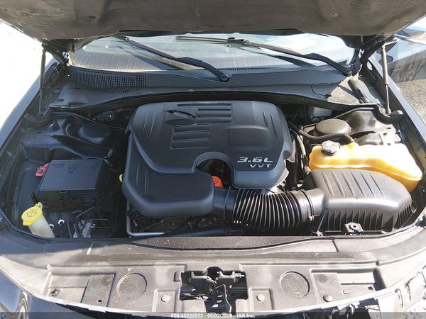 2013 CHRYSLER 300 MOTOWN — I10