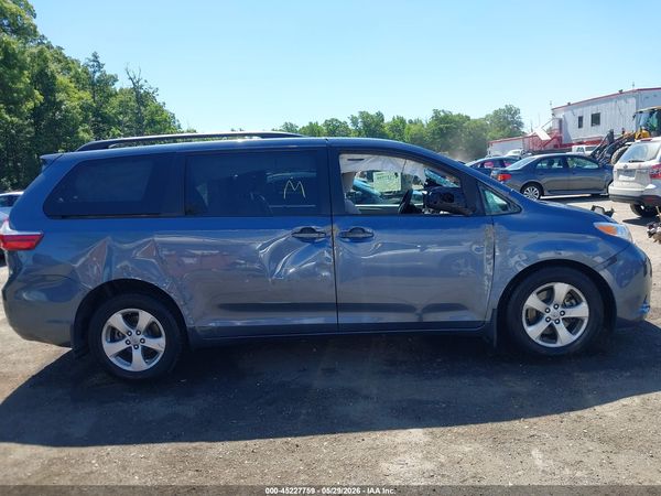 2017 TOYOTA SIENNA LE 8 PASSENGER