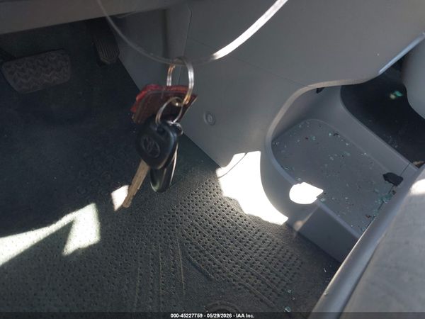 2017 TOYOTA SIENNA LE 8 PASSENGER