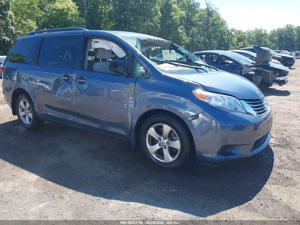 2017 TOYOTA SIENNA LE 8 PASSENGER